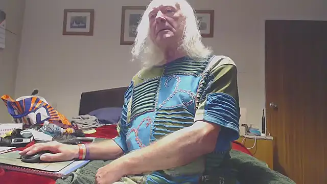 Snapshot of WaverlyKernow chatting on 02/14/26, 08:11 WaverlyKernow online show from 02/14/26, 08:11