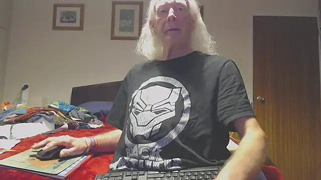 Snapshot of WaverlyKernow chatting on 02/18/26, 09:05 WaverlyKernow online show from 02/18/26, 09:05