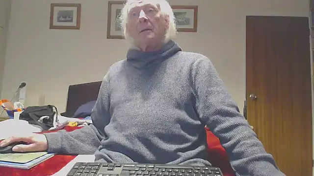 Snapshot of WaverlyKernow chatting on 02/19/26, 12:23 WaverlyKernow online show from 02/19/26, 12:23