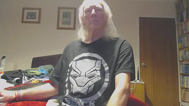 Snapshot of WaverlyKernow chatting on 02/20/26, 12:40 WaverlyKernow online show from 02/20/26, 12:40