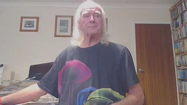 Snapshot of WaverlyKernow chatting on 02/28/26, 01:34 WaverlyKernow online show from 02/28/26, 01:34