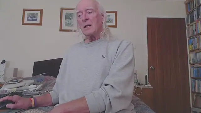 Snapshot of WaverlyKernow chatting on 03/09/26, 01:04 WaverlyKernow online show from 03/09/26, 01:04