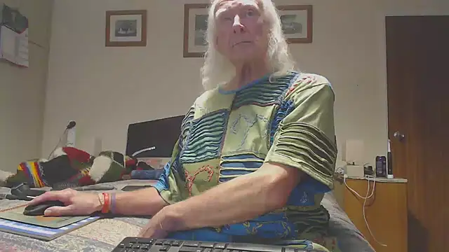 Snapshot of WaverlyKernow chatting on 03/15/26, 03:40 WaverlyKernow online show from 03/15/26, 03:40