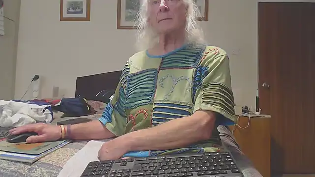 Snapshot of WaverlyKernow chatting on 03/19/26, 09:24 WaverlyKernow online show from 03/19/26, 09:24