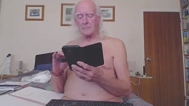 Snapshot of WaverlyKernow chatting on 03/21/26, 03:59 WaverlyKernow online show from 03/21/26, 03:59