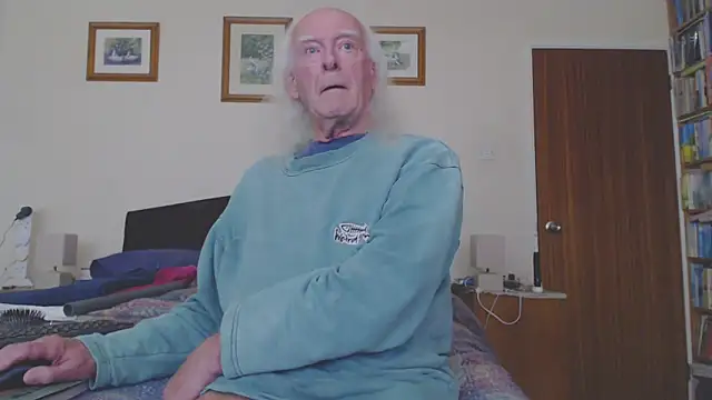 Snapshot of WaverlyKernow chatting on 03/25/26, 03:29 WaverlyKernow online show from 03/25/26, 03:29