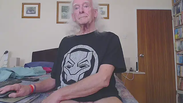 Snapshot of WaverlyKernow chatting on 03/26/26, 02:11 WaverlyKernow online show from 03/26/26, 02:11