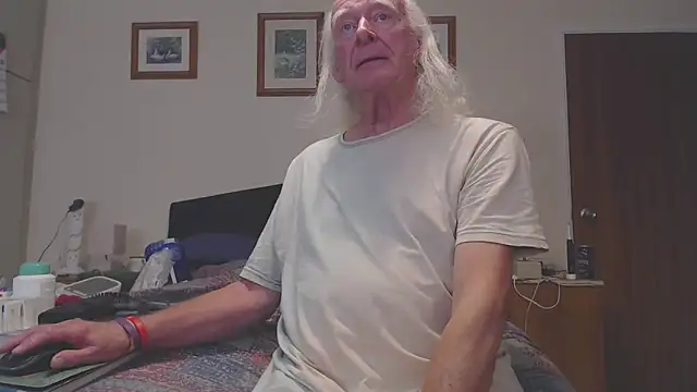 Snapshot of WaverlyKernow chatting on 04/02/26, 01:53 WaverlyKernow online show from 04/02/26, 01:53