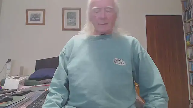 Snapshot of WaverlyKernow chatting on 04/15/26, 02:24 WaverlyKernow online show from 04/15/26, 02:24