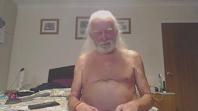 Snapshot of WaverlyKernow chatting on 06/06/26, 02:55 WaverlyKernow online show from 06/06/26, 02:55