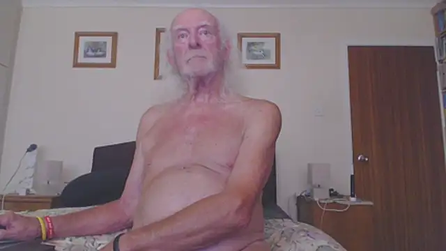 Snapshot of WaverlyKernow chatting on 06/25/26, 09:47 WaverlyKernow online show from 06/25/26, 09:47