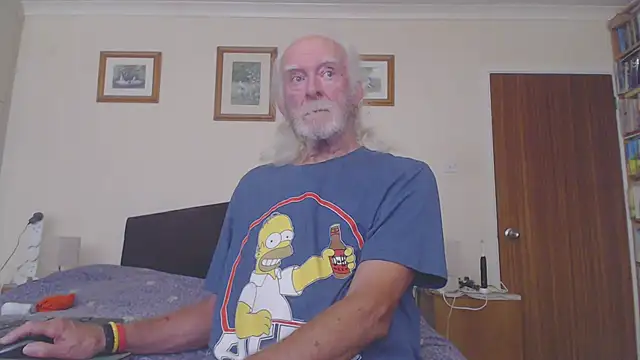 Snapshot of WaverlyKernow chatting on 07/03/26, 02:12 WaverlyKernow online show from 07/03/26, 02:12