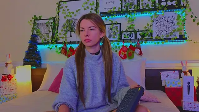 Real Tini online show from 12/19/24, 04:46