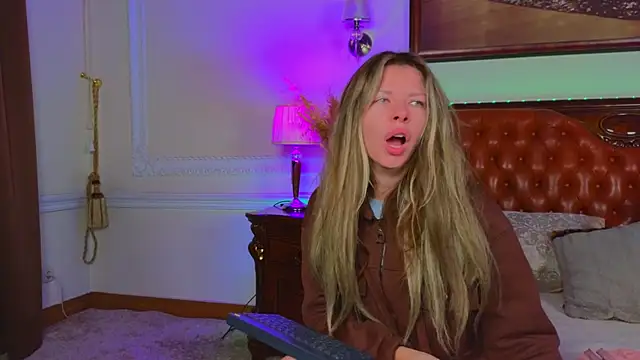 Real Tini online show from 12/05/25, 06:22