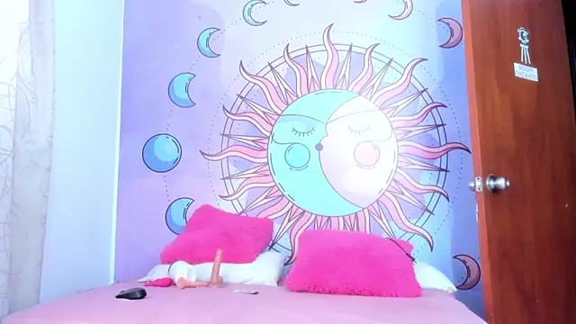 luna hoott online show from 04/18/26, 02:21