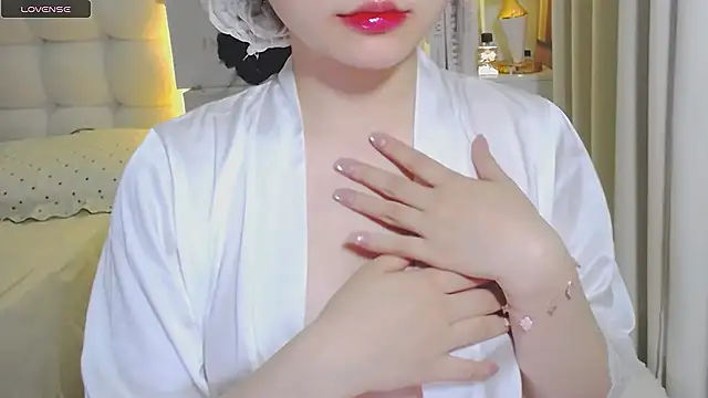 Snapshot of NGOCHA_06 chatting on 05/05/26, 12:24 NGOCHA 06 online show from 05/05/26, 12:24