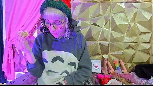 Snapshot of neeko_princes chatting on 12/14/24, 03:15 neeko princes online show from 12/14/24, 03:15