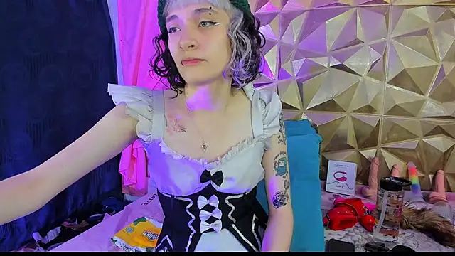 Snapshot of neeko_princes chatting on 12/15/24, 12:17 neeko princes online show from 12/15/24, 12:17