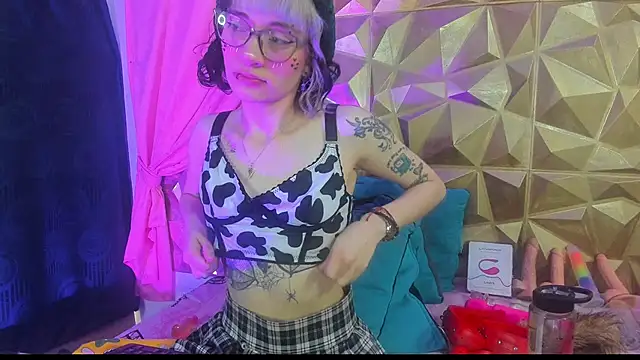 Snapshot of neeko_princes chatting on 12/21/24, 12:27 neeko princes online show from 12/21/24, 12:27