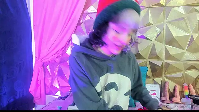 Snapshot of neeko_princes chatting on 12/23/24, 12:19 neeko princes online show from 12/23/24, 12:19