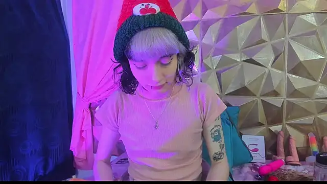 Snapshot of neeko_princes chatting on 12/24/24, 11:49 neeko princes online show from 12/24/24, 11:49
