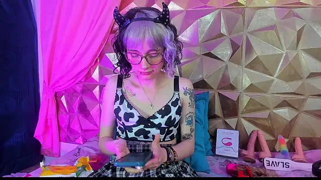 Snapshot of neeko_princes chatting on 12/30/24, 03:35 neeko princes online show from 12/30/24, 03:35