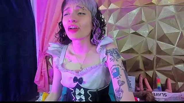 Snapshot of neeko_princes chatting on 01/05/25, 12:10 neeko princes online show from 01/05/25, 12:10