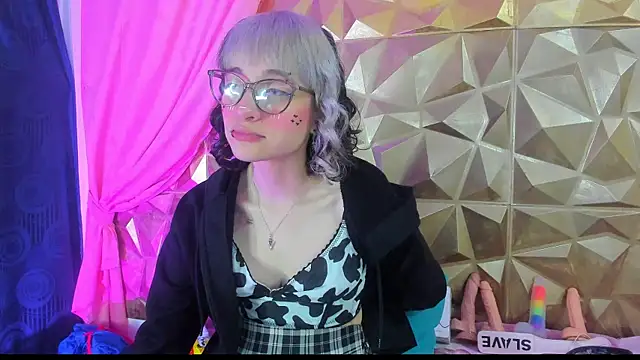 Snapshot of neeko_princes chatting on 01/23/25, 03:32 neeko princes online show from 01/23/25, 03:32