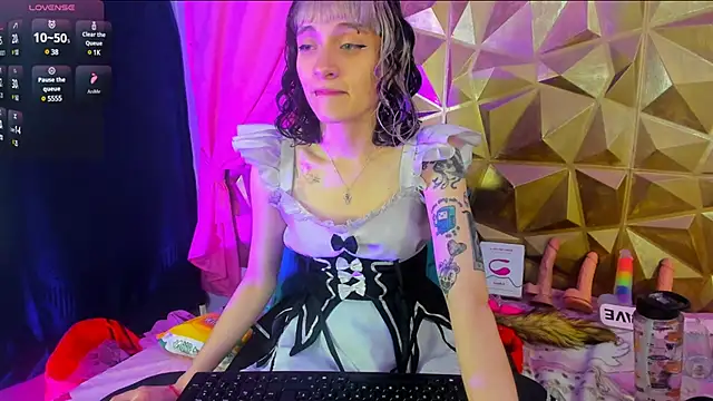 Snapshot of neeko_princes chatting on 03/18/25, 12:03 neeko princes online show from 03/18/25, 12:03