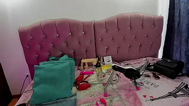 Snapshot of neeko_princes chatting on 10/22/25, 12:05 neeko princes online show from 10/22/25, 12:05