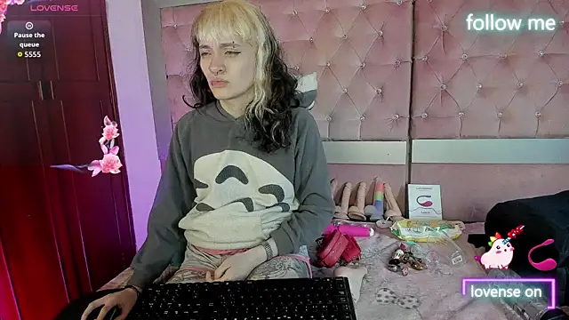 Snapshot of neeko_princes chatting on 04/09/26, 12:32 neeko princes online show from 04/09/26, 12:32