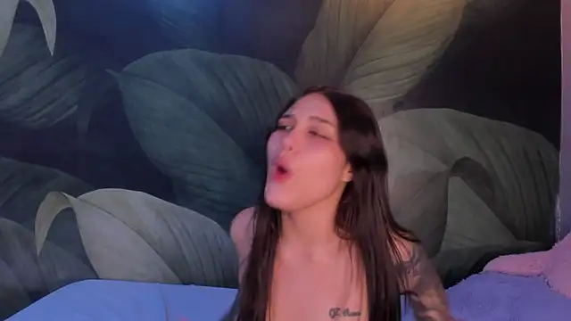 Snapshot of sweett_dirty chatting on 03/05/25, 06:23 sweett dirty online show from 03/05/25, 06:23