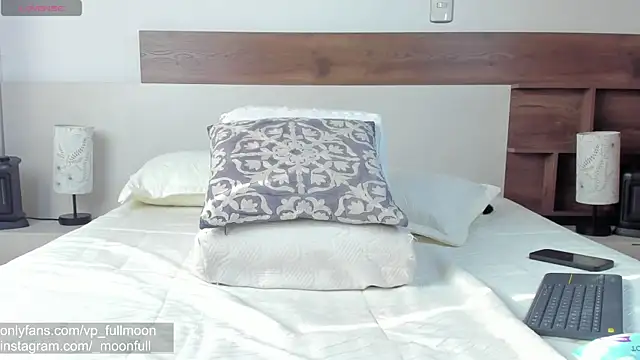 Snapshot of _fullmoon chatting on 03/24/26, 09:31 fullmoon online show from 03/24/26, 09:31