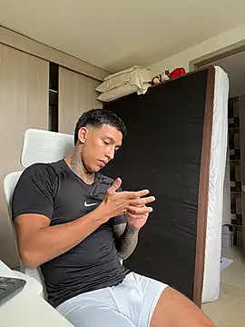 Snapshot of sendfer chatting on 04/11/26, 07:18 sendfer online show from 04/11/26, 07:18