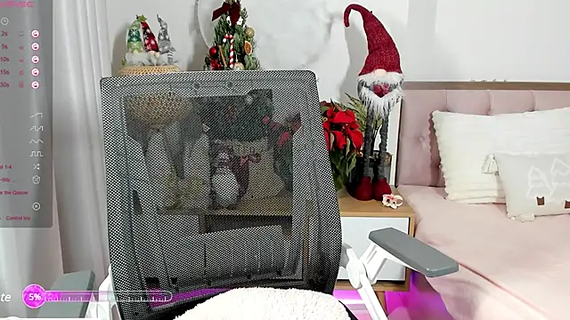 Snapshot of _Joliie_ chatting on 12/20/24, 05:47  Joliie  online show from 12/20/24, 05:47