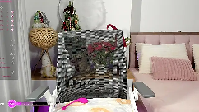 Snapshot of _Joliie_ chatting on 12/24/24, 06:44  Joliie  online show from 12/24/24, 06:44