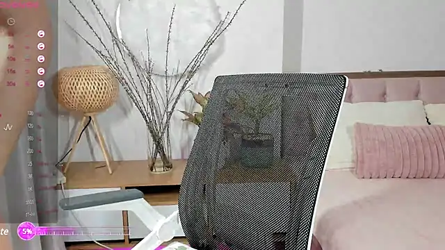 Snapshot of _Joliie_ chatting on 01/06/25, 06:03  Joliie  online show from 01/06/25, 06:03