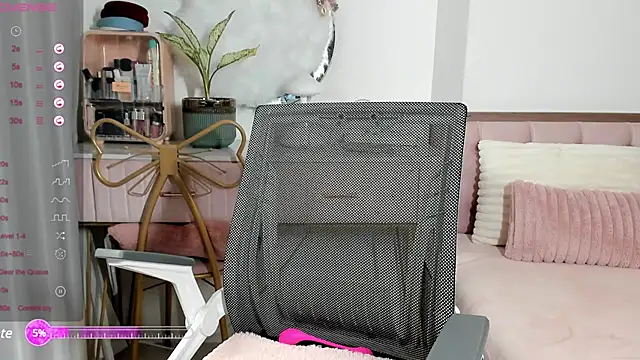 Snapshot of _Joliie_ chatting on 02/02/25, 04:54  Joliie  online show from 02/02/25, 04:54