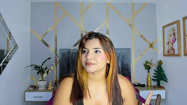 Snapshot of angelina_castroo chatting on 12/24/24, 03:27 angelina castroo online show from 12/24/24, 03:27