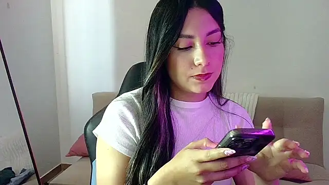 Snapshot of Lia_14_ chatting on 06/11/26, 04:27 Lia 14 online show from 06/11/26, 04:27