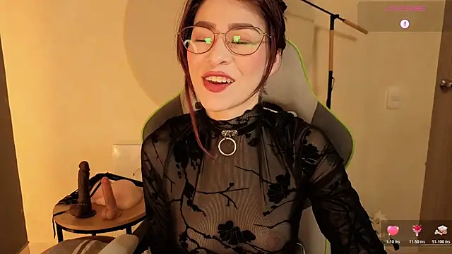 Snapshot of rosse_98_ chatting on 03/28/26, 01:11 rosse 98 online show from 03/28/26, 01:11