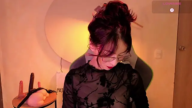 Snapshot of rosse_98_ chatting on 04/20/26, 01:47 rosse 98 online show from 04/20/26, 01:47