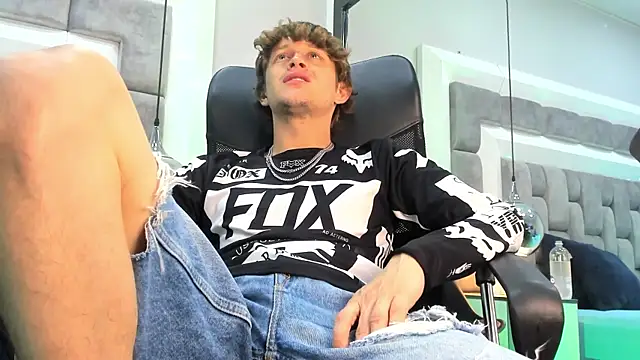 Snapshot of AnthonyAlso chatting on 09/29/25, 07:51 AnthonyAlso online show from 09/29/25, 07:51