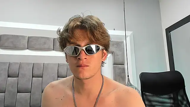 Snapshot of AnthonyAlso chatting on 10/05/25, 08:18 AnthonyAlso online show from 10/05/25, 08:18