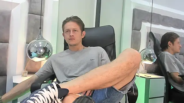 Snapshot of AnthonyAlso chatting on 10/08/25, 08:17 AnthonyAlso online show from 10/08/25, 08:17