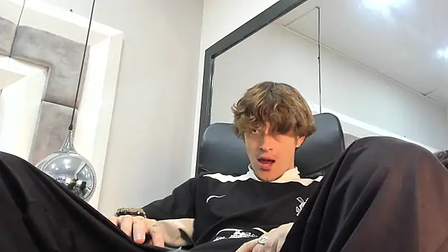 Snapshot of AnthonyAlso chatting on 10/10/25, 08:08 AnthonyAlso online show from 10/10/25, 08:08