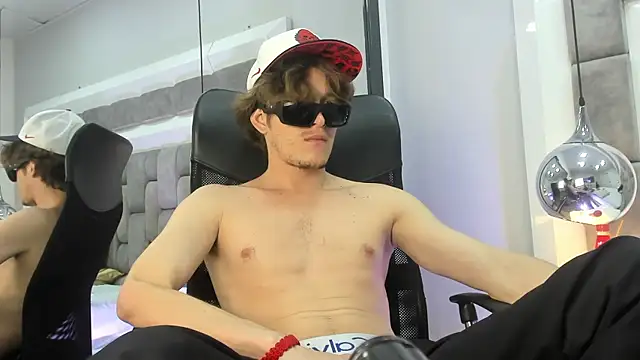 Snapshot of AnthonyAlso chatting on 10/20/25, 08:42 AnthonyAlso online show from 10/20/25, 08:42