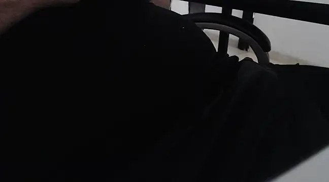 Snapshot of johndiaz23 chatting on 02/12/25, 07:24 johndiaz23 online show from 02/12/25, 07:24