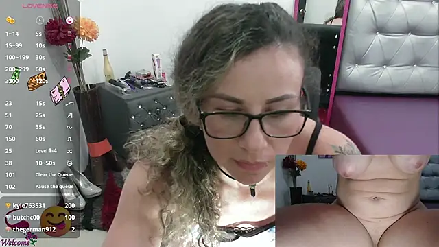 ViickySexy online show from 02/24/25, 10:47