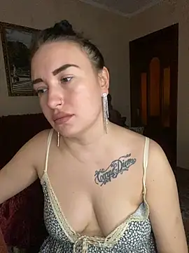 Snapshot of Roxana_Bell chatting on 04/04/26, 12:13 Roxana Bell online show from 04/04/26, 12:13